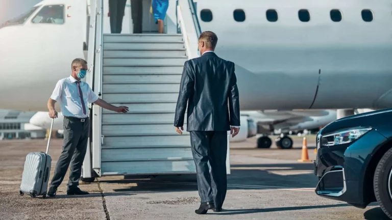 Budget Airlines vs Legacy: Total Trip Cost Comparison