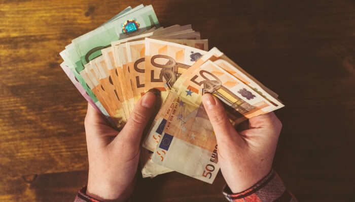 Guide on converting Indian Rupees to Euros for a Europe holiday