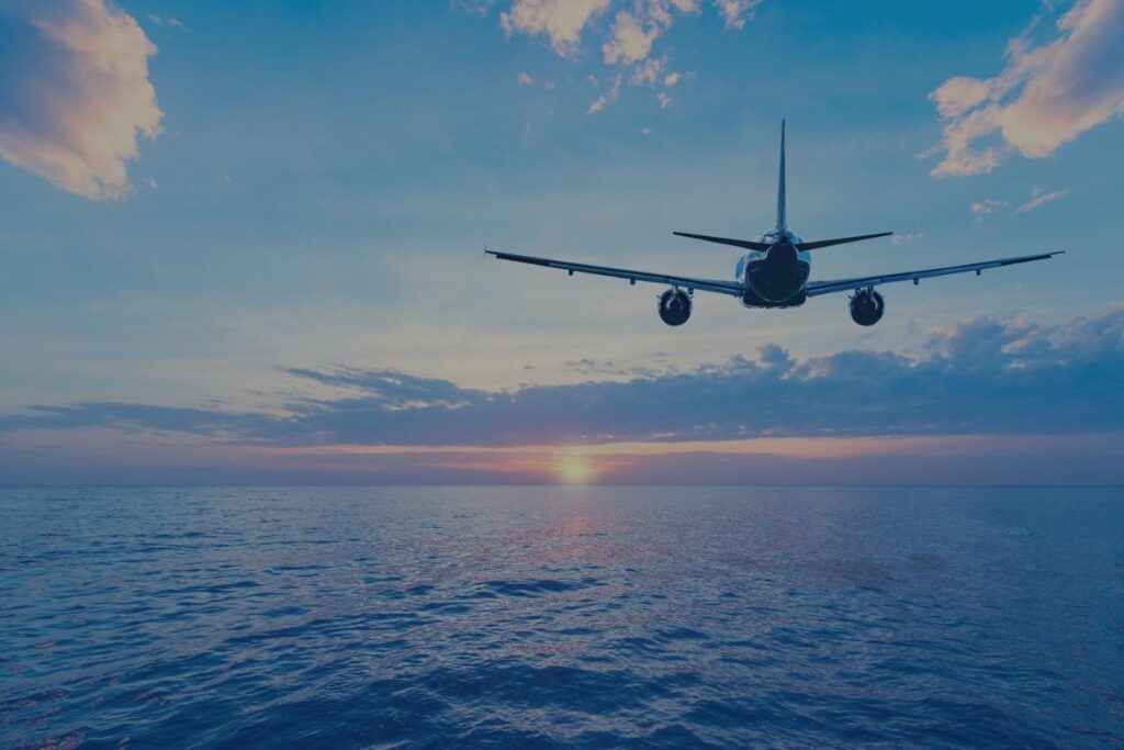 10 facts and myths about flying for business trips. How to optimize costs and time? | worktrips.com