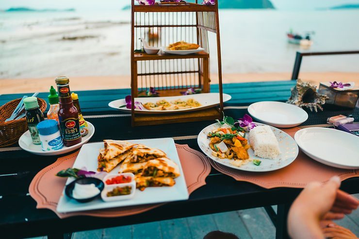 All-inclusive cost comparison: resorts vs cruises