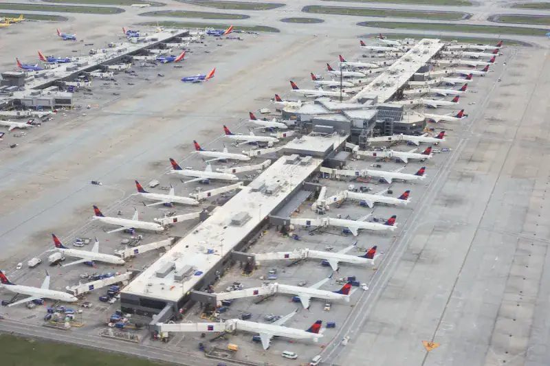 Ticket prices dropping when airlines compete at major hubs