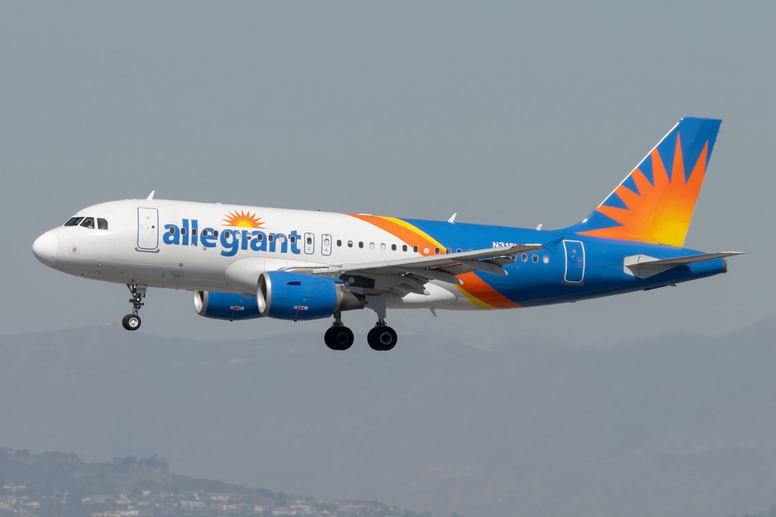 Allegiant Air Airbus A319-111 N315NV