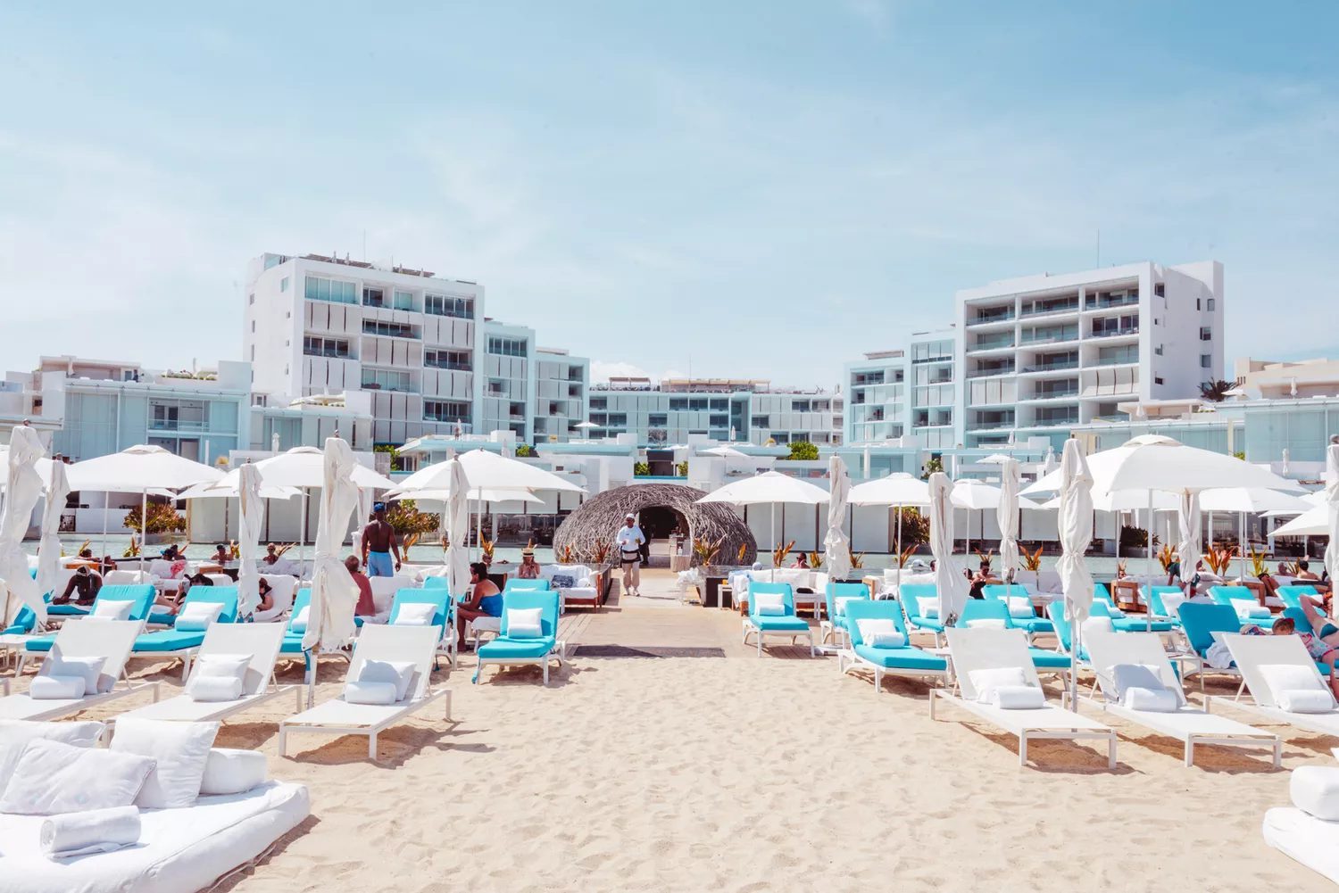 Resort Fees vs No-Fee Hotels: Compare Real Costs